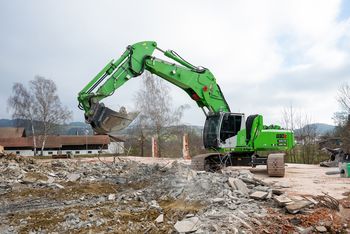 SENNEBOGEN 830 Abbruch-Abbruchbagger mit Tieflöffel