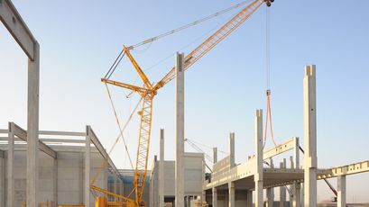 300 t crawler crane lattice boom crane SENNEBOGEN 7700 structural civil engineering construction site crane precast concrete components