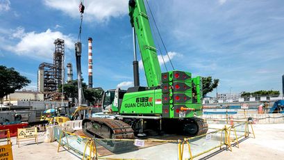 130 t telescopic crane SENNEBOGEN 6133 E crawler sheet pile construction site civil engineering