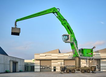 New material port machine with 32 m reach